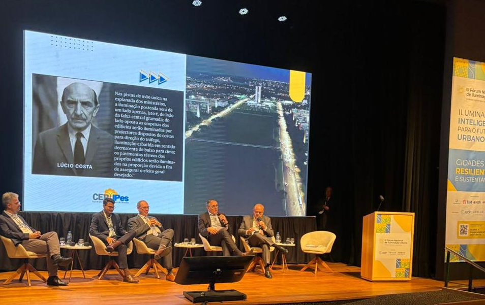 Presidente da CEB apresenta caso de sucesso na iluminação pública do DF em fórum nacional
