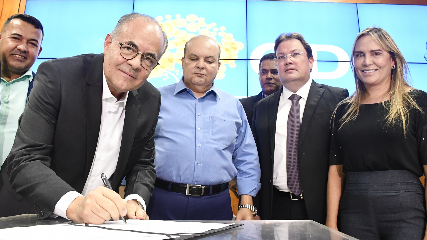 GDF e CEB assinam contrato de concessão de iluminação pública  por 30 anos