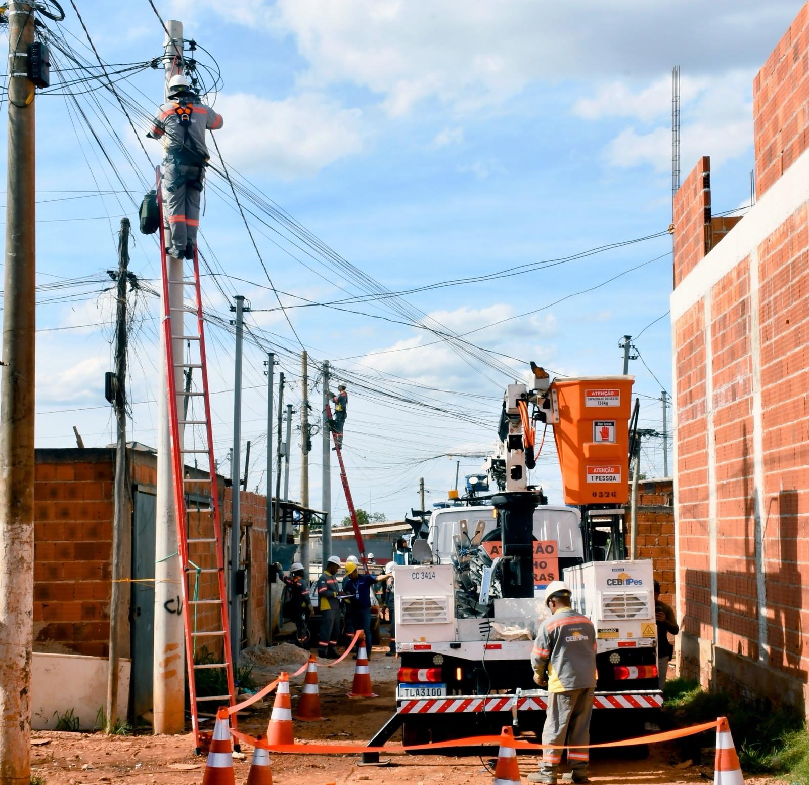 CEB IPes inicia obras de expansão da iluminação pública em Santa Luzia, na Cidade Estrutural