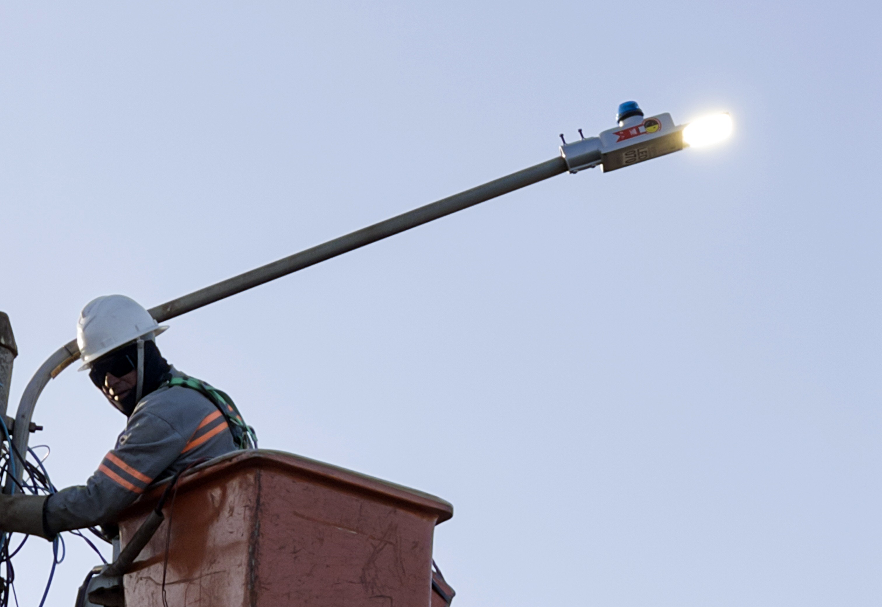 CEB IPes instala mais 600 luminárias de LED no Guará
