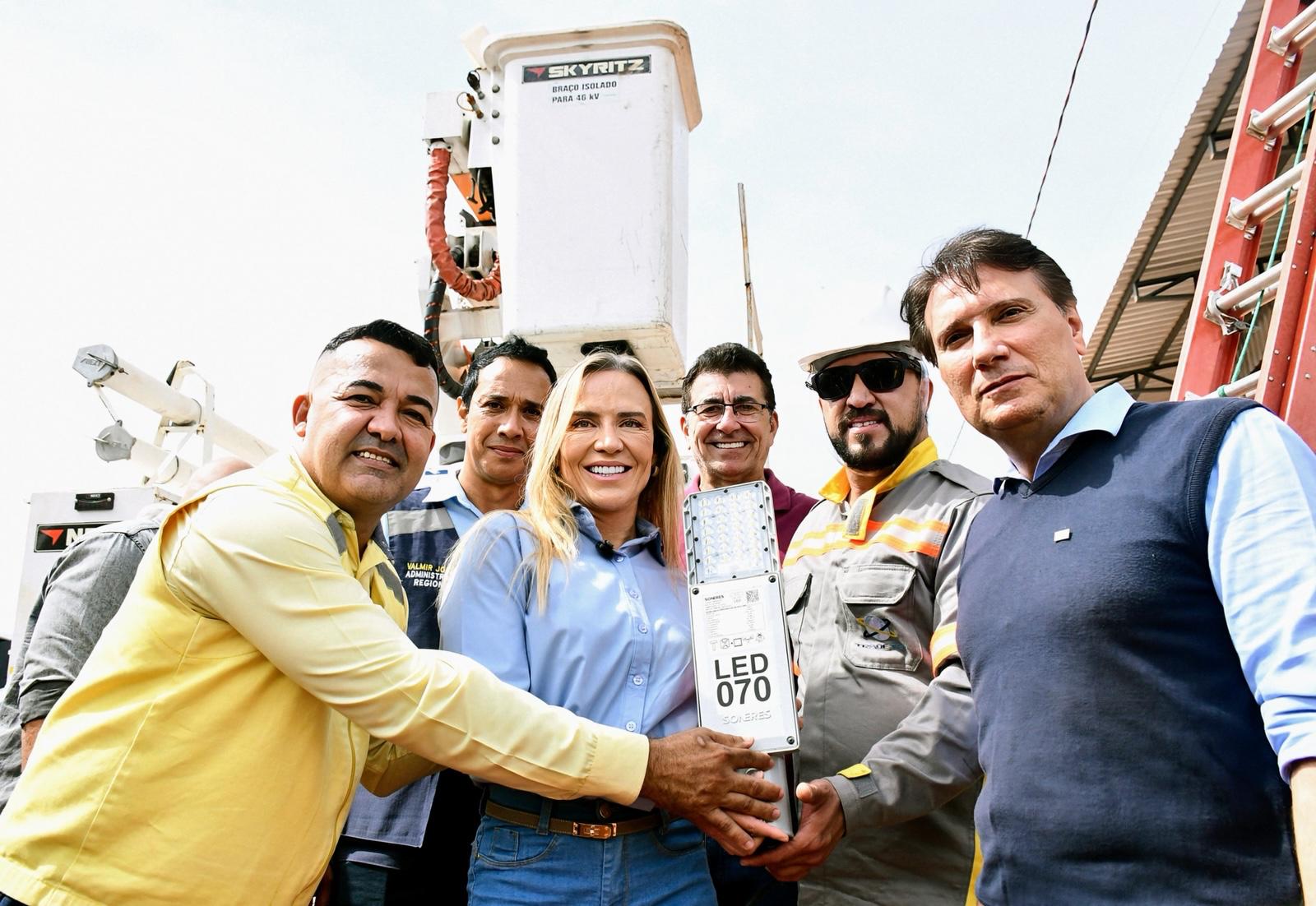 CEB IPes inicia obras de expansão da iluminação pública em São Sebastião